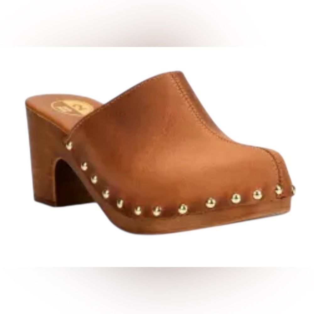 NWT B2 Della Clogs.Brown Leather Studded Clogs SZ 6.5 Sticker on sole Italy Made